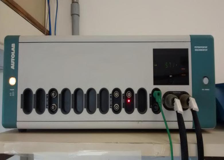 3. PROCEDIMENTO EXPERIMENTAL 3.1. Preparo das soluções Em todas as etapas do estudo foram utilizados reagentes químicos de grau analítico e água bidestilada.