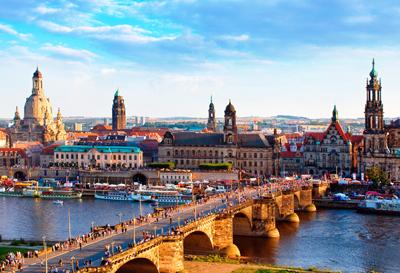 DIA 4 / SEXTA-FEIRA PRAGA - DRESDEN - BERLIN Café da manhã e saída para Dresden, uma das cidades mais belas da Alemanha, situada às margens do rio Elba, chamada