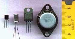 Processador O processador é constituído por centenas de transistores.