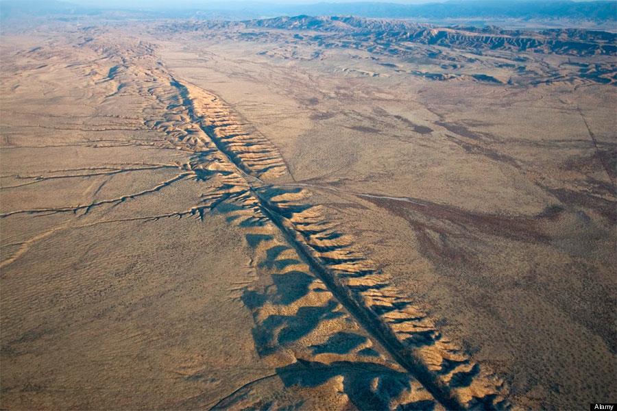 A instabilidade geológica é marcante na costa oeste do país, com destaque para o estado da