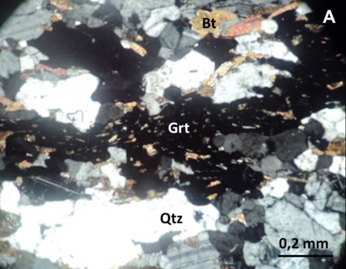 CARACTERIZAÇÃO PETROGRÁFICA, MINERALÓGICA E MICROTECTÔNICA DOS CHARNOCKTÓIDES DA SUÍTE SÃO JOÃO DO PARAÍSO NA REGIÃO DE ITAPERUNA NOROESTE DO RJ A granada compõe aproximadamente 5% da rocha, possui