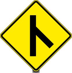 20) A placa indicada abaixo representa: a) Entroncamento oblíquo a direita. b) Junção à esquerda. c) Confluência à direita. d) Confluência à esquerda.