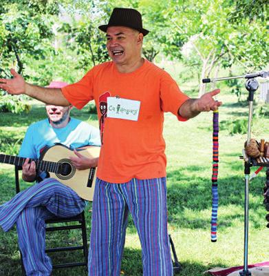 DOMINGO NO PARQUE Espaço de leitura para toda a família com sessões de contação de histórias no Parque Villa-Lobos.