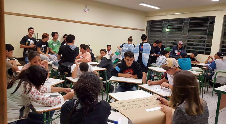 Figura 2 Grupo Ayrton: Oficina aplicada ao 2 e 3º ano do ensino médio do período noturno.