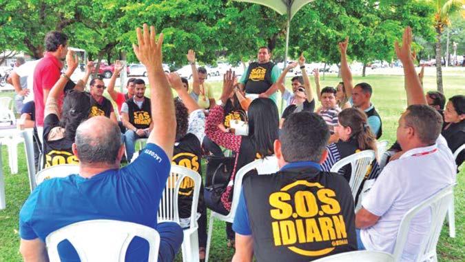 GREVES Após 14 dias de greve, os trabalhadores O s servidores da JUCERN decidiram suspender a greve da categoria, que durou 21 dias.