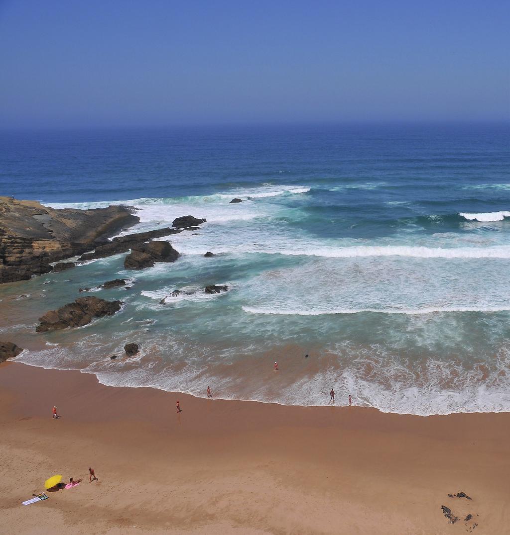 (limite norte 37º 31 3 / 8º 47 4 e 37º 3 58 / 8º 47 6 a sul), que oferece condições naturais de isolamento.