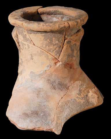 Fig. 76 Fragmento de bocal de ânfora vinária importada de tradição greco-itálica. Séculos II / I a.c. Estabelecimento romano de Leião.