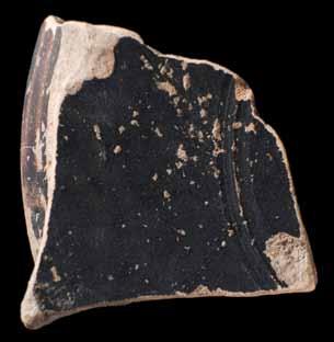 77 Base de recipiente de engobe negro, tipo Campaniense Classe B, forma Lamboglia 1 (cerca 125 30 a.c.).