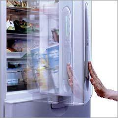 1- Considere uma arca frigorífica vertical com uma capacidade de 120L, dos quais 100L são ocupados por ar (gás diatómico ideal).