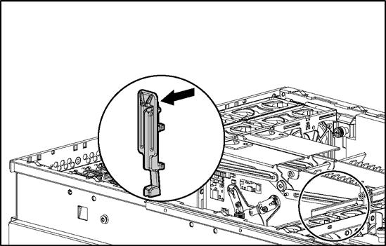 Instalação de opções de hardware 10. Feche o clipe de retenção PCI-X (somente para placas de expansão de tamanho padrão). Figura 4-43: Fixação do clipe de retenção PCI-X 11.