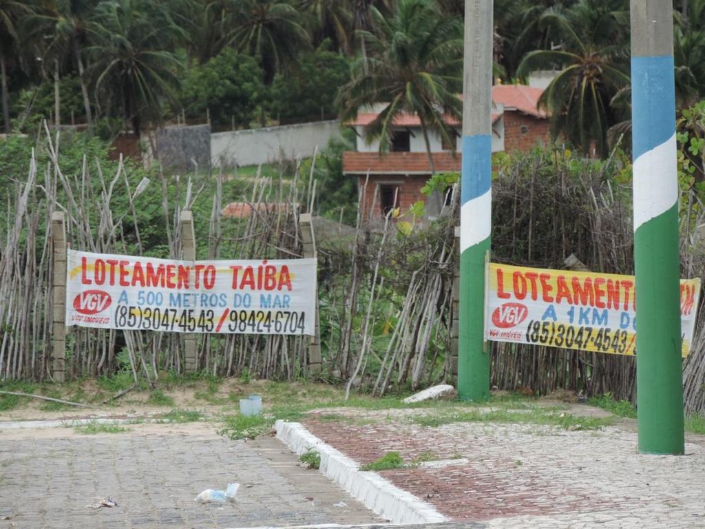119 Figura 44: Propaganda de loteamento na Praia da Taíba. Fonte: LIMA (2015).