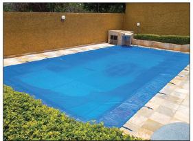 viradas para lamina d água e o plástico e este é o grande responsável pelo isolamento térmico da piscina.