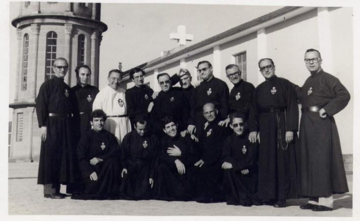 Um pouco de nossa Província Exalt No ano de 1952, inicia-se a correspondência entre o Bispo de Vitória José Joaquim Gonçalves e o Superior Provincial da Província Nossa Senhora das Dores sobre a