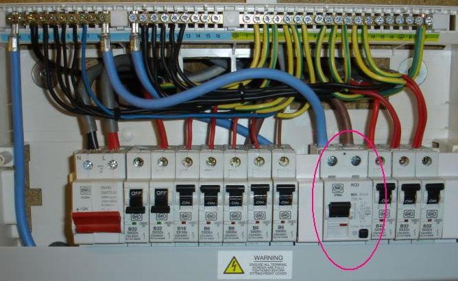 Para facilitar a detecção do defeito, aconselha-se proteger cada aparelho com dispositivo diferencial. Quando isto não for viável, deve-se separar por grupos que possuam características semelhantes.