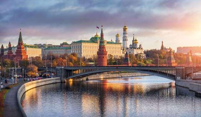 Conheça as cidades da Rota Transiberiana Moscovo Mais de dez milhões e meio de habitantes fazem de Moscovo a cidade mais populosa da Europa.