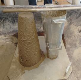 Os equipamentos utilizados foram: a) molde em forma de tronco de cone