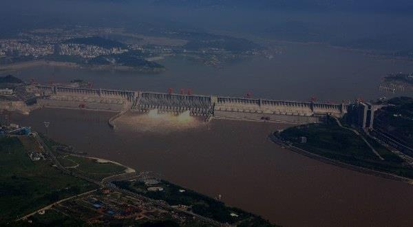 Usina Hidrelétrica Um conjunto de obra e de equipamentos, que tem por finalidade produzir energia elétrica através do aproveitamento do potencial hidráulico existente em um rio.