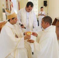 FIESTA POR UN NUEVO SACERDOTE MISIONERO DE LA CONSOLATA P. Julio Caldeira, IMC Colombia 34 Porque el pan de Dios es el que baja del cielo y da la vida al mundo (Jn 6,33).