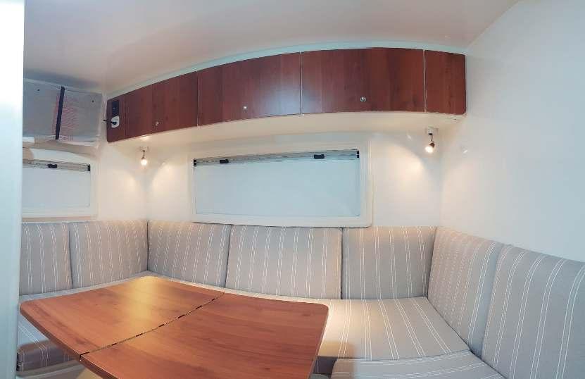 O modelo Confort 482 é indicado para quatro pessoas, possui um amplo espaço interno com uma confortável mesa que se transforma em uma cama de casal de 1,25x2,09m com