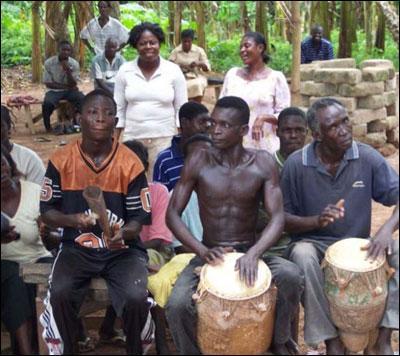 Há evidências de que a música é conhecida e praticada desde a pré-história.