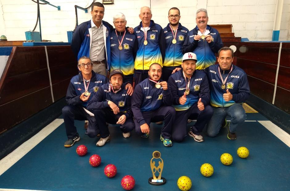 Interior. Disputando e liderando o 8º campeonato de Bocha Vila Nogueira.