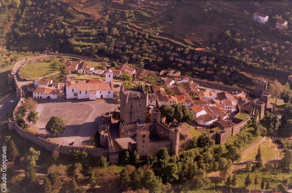 Uma Terra de História Com vestígios que remontam ao período da Pré História, Bragança é herdeira do nome de uma vasta região no Nordeste de Portugal.