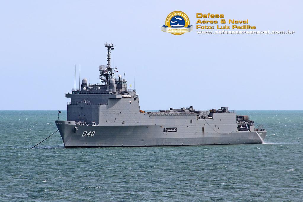 NDM Bahia (G 40) foi homologado pela Marinha 3 Além da capacidade de operar três helicópteros de cada vez, o navio tem uma doca da qual entram e saem embarcações de desembarque.