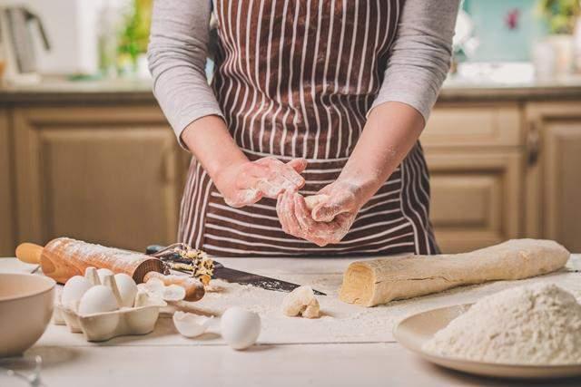 Oficina de culinária baseada na preparação de massa caseira. Tarde: visita a Diamante, a cidade dos murais e das pimentas.