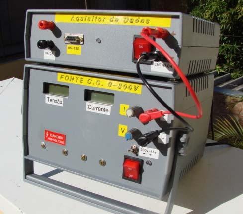 Especificações Técnicas Tensão e corrente: são monitoradas a partir do instante em que o equipamento é ligado e transmitidas pela interface serial
