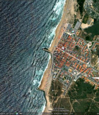 longo dos anos (Imagens Google Earth, Outubro 2012) Os problemas de erosão neste local não são de agora, tendo sido construído em