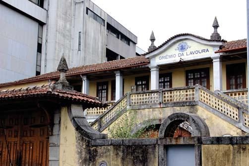 11 Edifício do antigo Grémio da Lavoura (imagem 44) categoria: Arquitetura Civil, Agrícola - localizado na Praça Vasco da Gama, Em 1940, foi fundado o Grémio da Lavoura, no âmbito das organizações