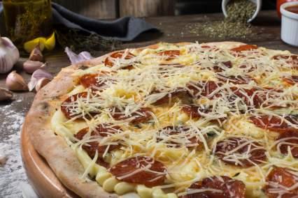 pizzas tradicionais R$ Pequena Média Grande 4 queijos (Muçarela, Catupiry, provolone e gorgonzola) 53 Calabresa 51 Catupiry 46 53 60 Lombo Canadense com Catupiry