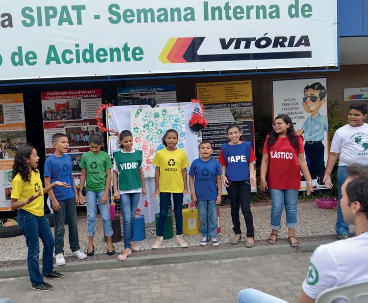 Grupo de Teatro apresenta esquete sobre cuidar do lixo no encerramento da SIPAT No dia 27 de julho último, crianças do Grupo de Teatro Conscientização e Arte do Projeto Respirando Ar Puro fizeram uma