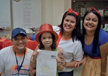 Criança no Mundo da Vitória especial de férias recebe familiares dos colaboradores Todos reunidos na Horta Medicinal