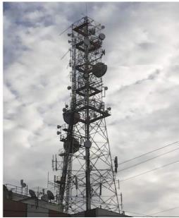16 Figura 1-2- Torre com antenas destinadas a múltiplos serviços [7].
