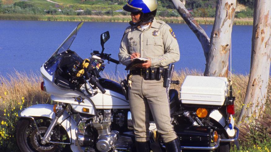 GUARDA RODOVIÁRIO DE MOTOCICLETA NA CALIFÓRNIA Quais os