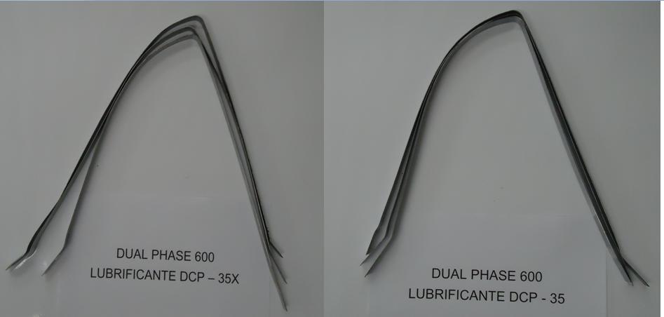 Para lubrificação das tiras, utilizou-se o lubrificante Clarus Desmoldmax DCP-35 de base sólida e o lubrificante Clarus Desmoldmax DCP-35X de base líquida.
