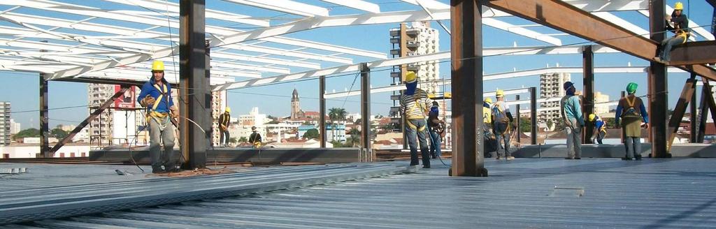 APRESENTAÇÃO Desde 2013 o Centro Brasileiro da Construção em Aço (CBCA), com a colaboração da Associação Brasileira da Construção Metálica (ABCEM), realiza pesquisas com fabricantes de telhas de aço