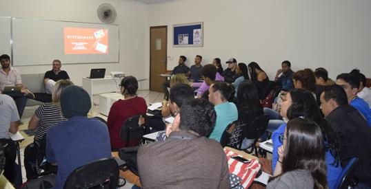 DEBATE SOBRE DIVERSIDADE NAS ORGANIZAÇÕES REÚNE ESTUDANTES Por Wallinson Leandro Na quarta-feira (08), os estudantes dos cursos de Administração, Marketing, Contabilidade, Gestão Financeira e Gestão