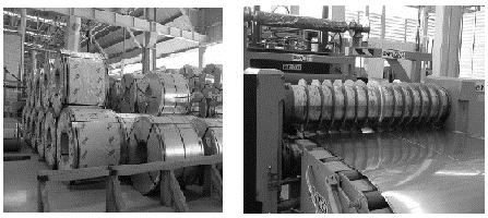 12 Problemas desta natureza têm aplicações na indústria de papel (GILMORY; GOMORY, 1961, 1963), onde grandes bobinas (jumbos) têm de ser cortadas em tamanhos encomendados, na indústria de alumínio