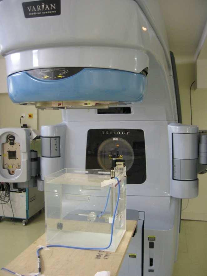 qual é determinado o fator de calibração daquela máquina. (conforme descrito na seção 3.5).