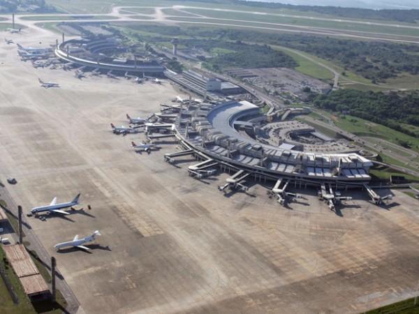 ANAC divulga minuta de edital de concessão de Galeão e Confins 2 Lance mínimo O valor mínimo de contribuição ao sistema para o aeroporto do Galeão será de R$ 4,645 bilhões.