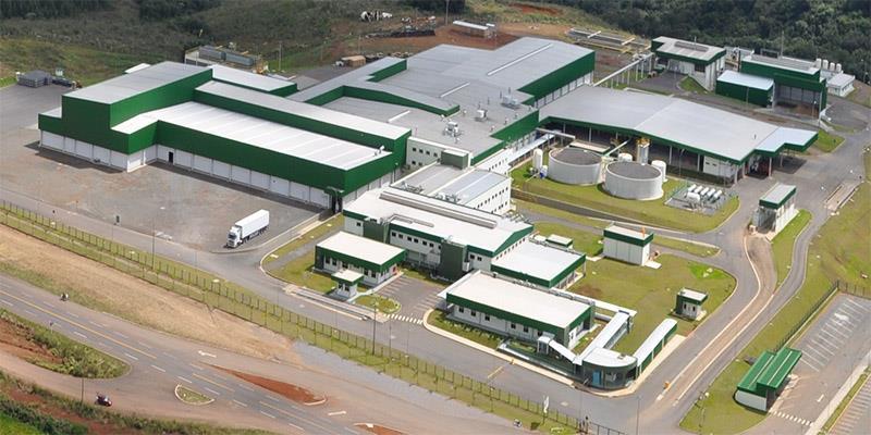 9 2.3 Descrições Gerais do Local de Estágio O estágio foi desenvolvido na unidade da BRF Brasil Foods de Campos Novos, Santa Catarina juntamente com a unidade do SIF-160 (Figura 1).