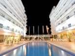 Hotel Complejo Poseidon/Palace*** Situado a 350m da praia Levante e a 300m da zona comercial.