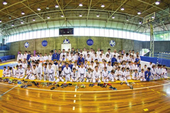 NO ESPORTE 5ª APRESENTAÇÃO DE NATAÇÃO PARA BEBÊS Atenção Mamães e Papais de bebês com idade entre 6 meses a 3 anos!