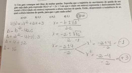 na Contemporaneidade: desafios e possibilidades Brasileira d os estudantes resolvessem situações-problemas como atividades extraclasse e as postassem no AVA.