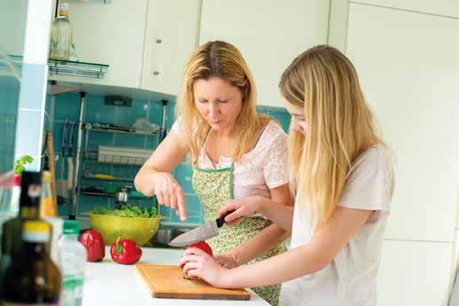 Tem uma Dica 1. Tem uma a l i m e n t a ç ã o TER UMA alimentação SAUDÁVEL É IMPORTANTE PARA todos, não só PARA QUEM TEM FH.