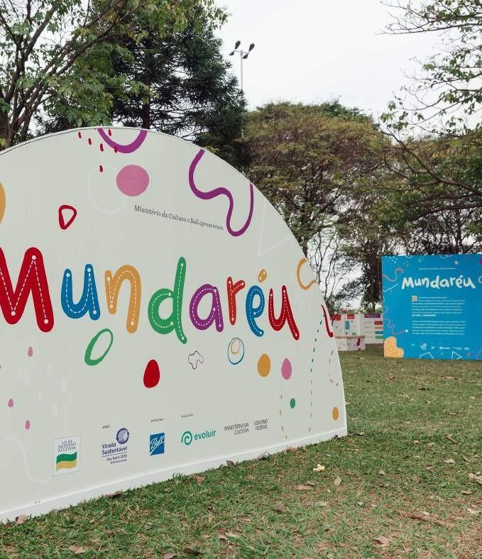 O QUE É O MUNDARÉU? É um festival c o m atrações musicais, teatrais, brincadeiras, oficinas, jogos e exposições.