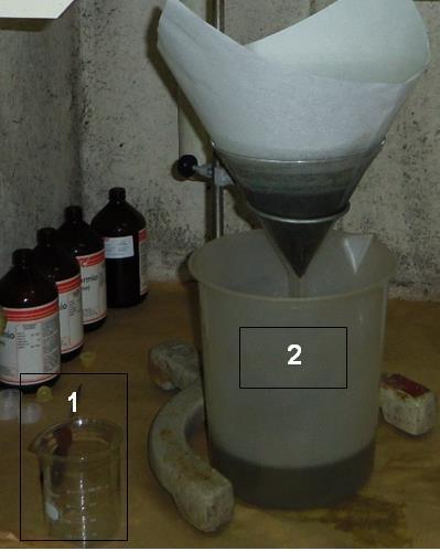 Os ensaios de afunda-flutua foram feitos nas densidades de corte entre 1,6 g/cm 3 e 2,4 g/cm³. Os reagentes usados para preparo dos meios densos compreendem o xileno (0.89 g/cm³), percloroetileno (1.