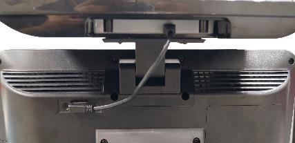 6 mm Faça um leve esforço com o auxílio de uma chave de fenda na abertura da tampa do compartimento do suporte (indicado pela seta) para removê-la.